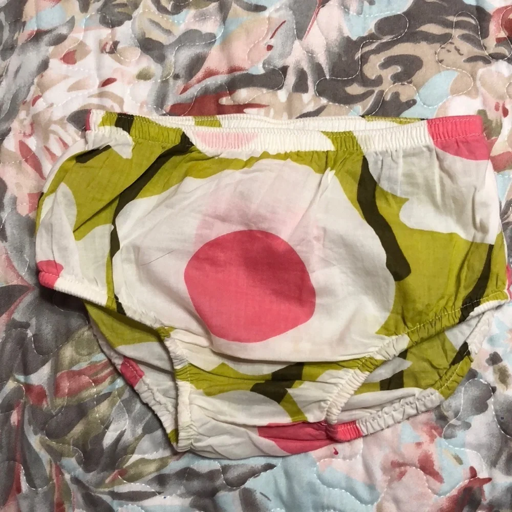 ☘️Genuine Kids from Oshkosh 12 M 2piece set GUC green and white floral